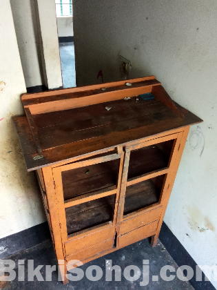 ব্যবহৃত একটি ফুল ফ্রেশ মিটকেস বিক্রি করা হবে